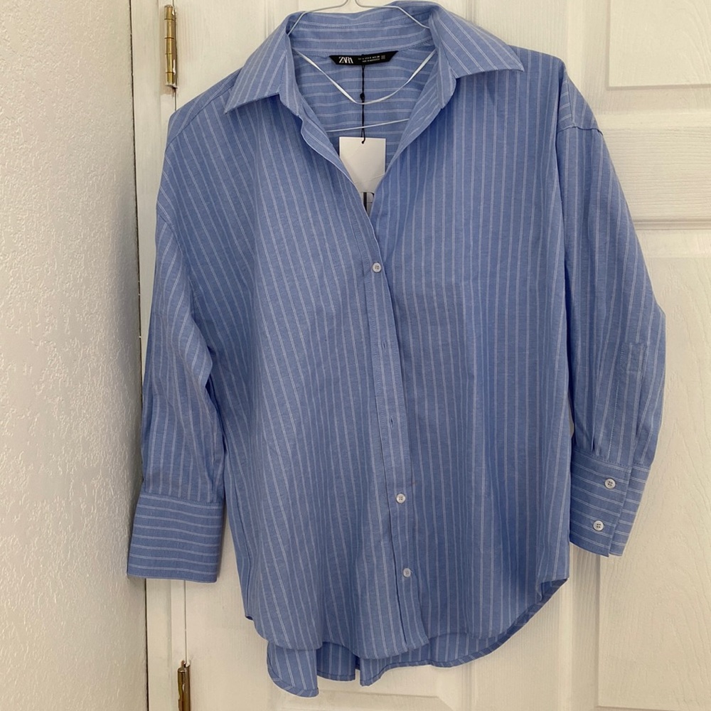 NWT ZARA LAPEL COLLAR SHIRT WITH V-NECK AND LONG SLEEVES. FRONT BUTTON CLOSURE.